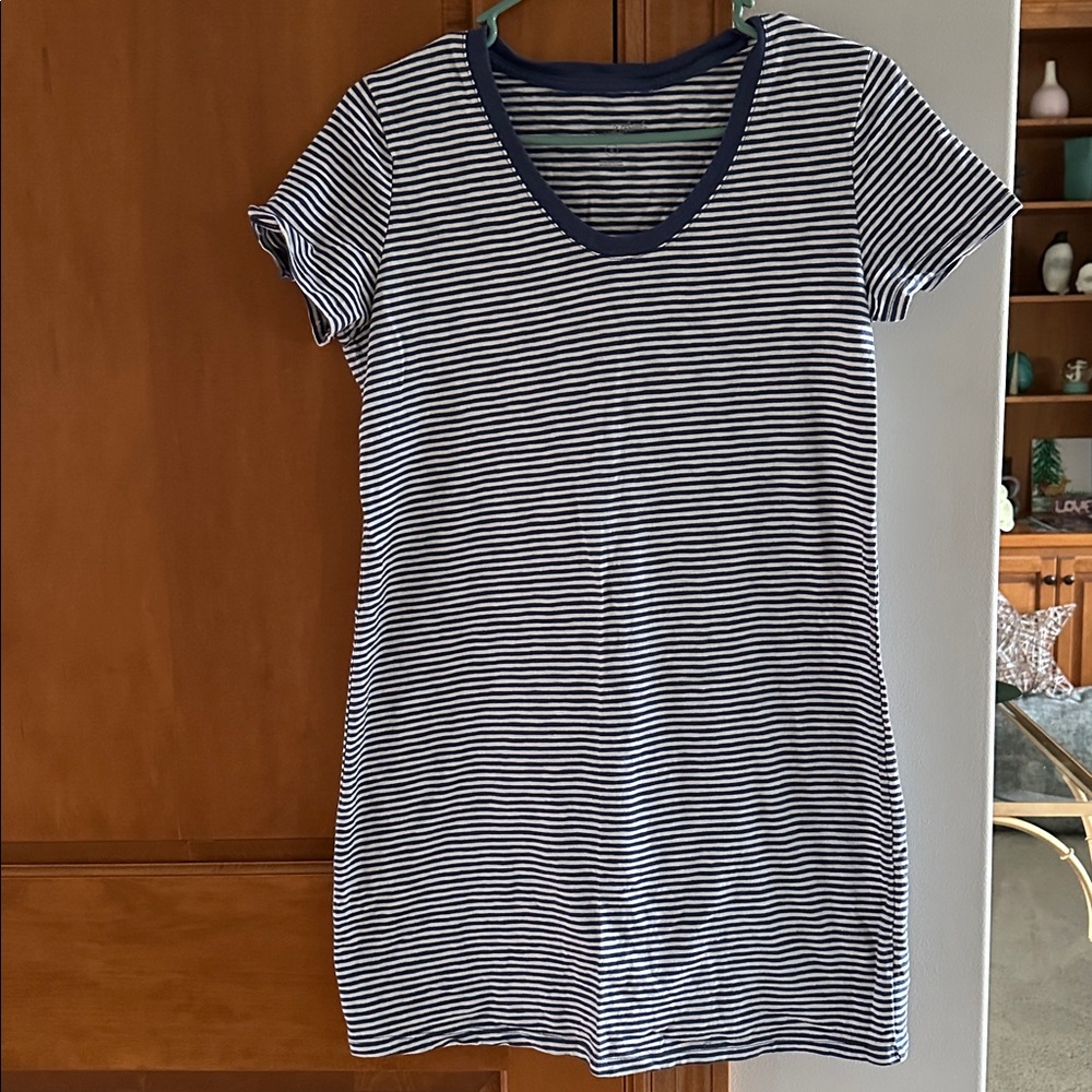 Universal Thread Women’s Navy and White Striped Dress Medium